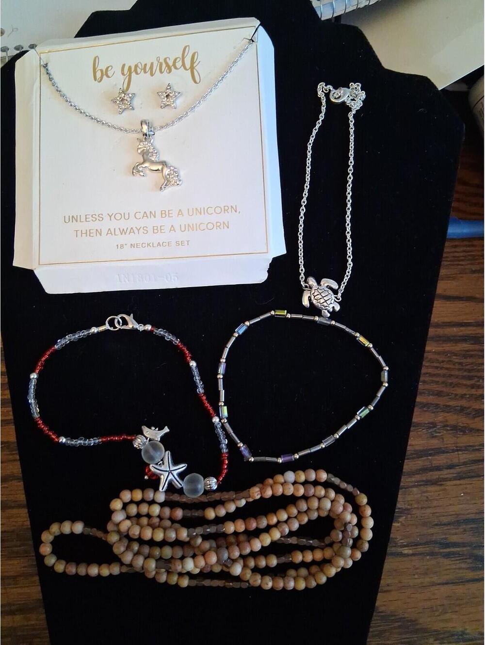Fashion Jewelry Mixed Lot 5pc Necklaces Bracelets Silver toned